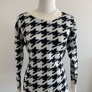 NWT Lou and Grey Houndstooth Sweater